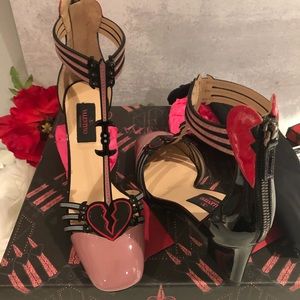 NIB Valentino Garavani Heartbreaker T-Strap Pumps